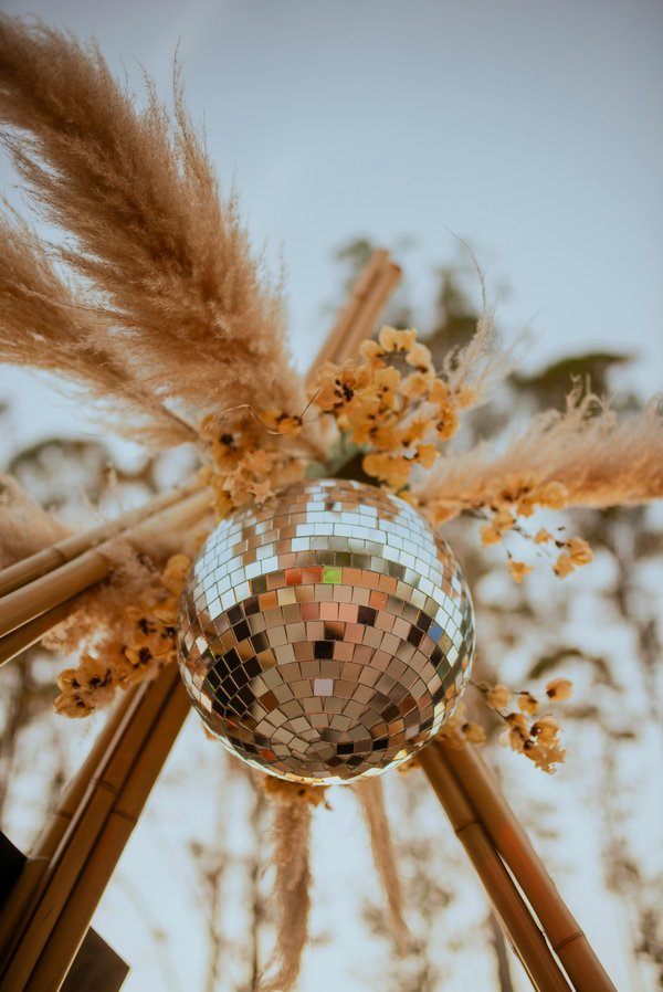 Éveillez votre espace extérieur avec la décoration murale bohème